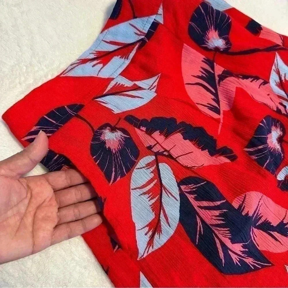 NWOT Express Women’s Red/Blue Tropical Print Rayon Shorts High Rise Size M - Picture 5 of 8